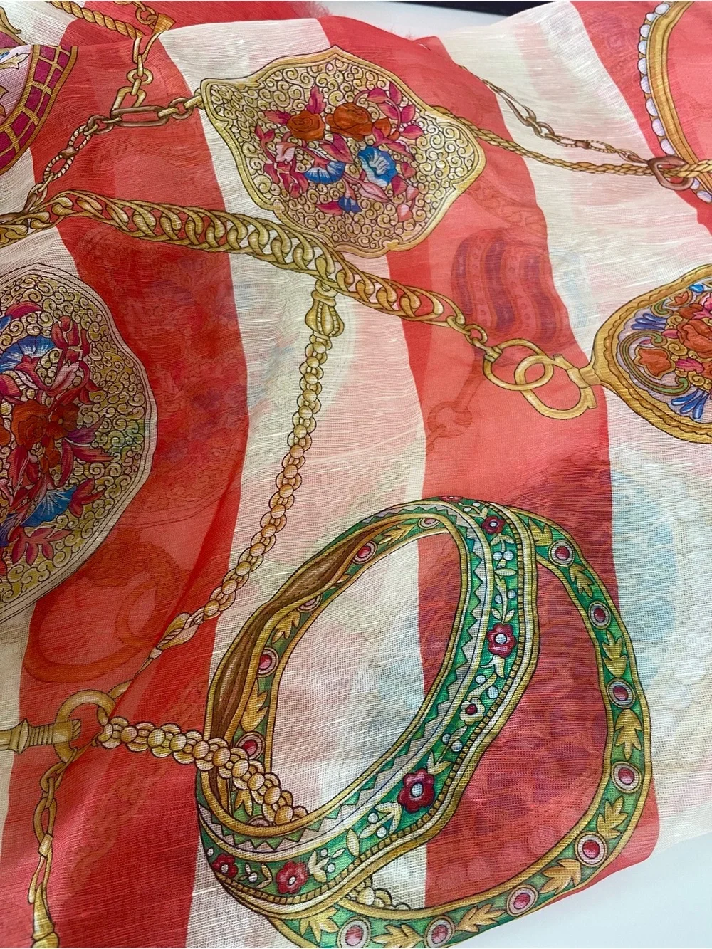 NEW AUTHENTIC GUCCI BAROQUE EVENING SCARF